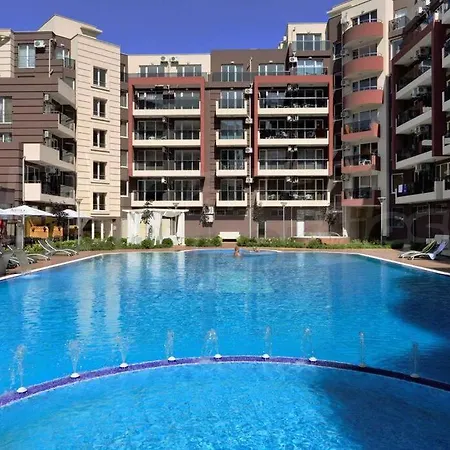 Admiral Plaza , Large Swimming Pool , 5 Min Walking To The Apartament *