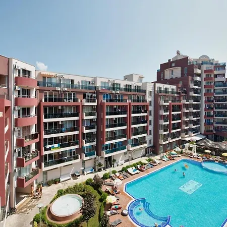Admiral Plaza , Large Swimming Pool , 5 Min Walking To The Апартамент *