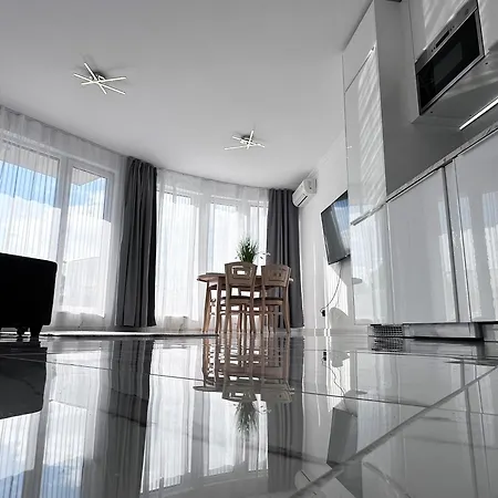 Admiral Plaza , Large Swimming Pool , 5 Min Walking To The شقة *